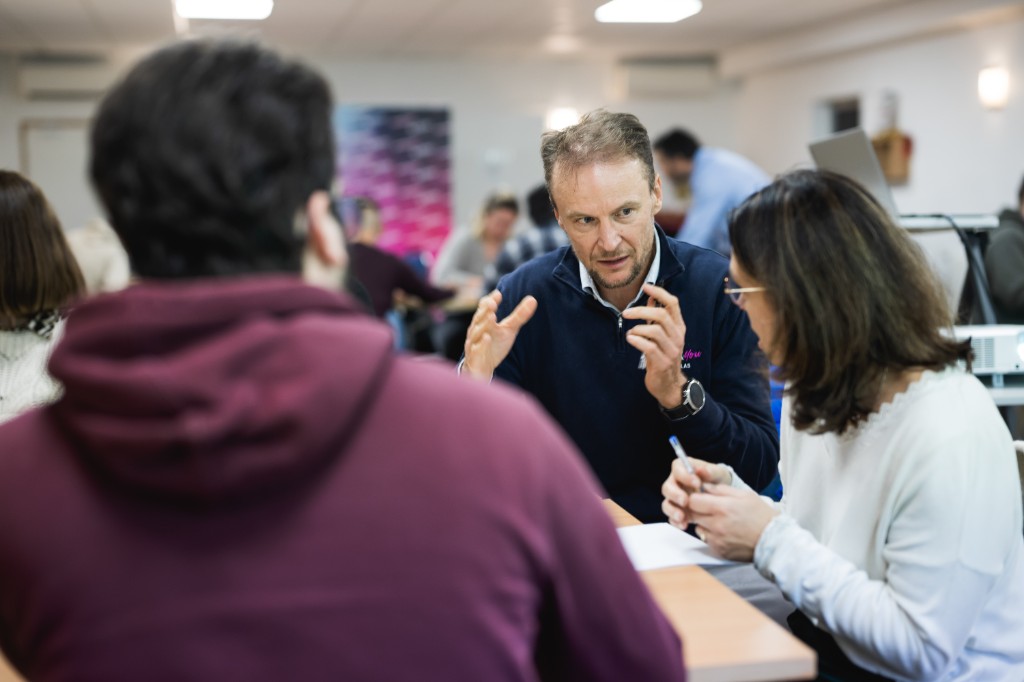 Équipe Work&You en réunion pour étude de rémunération